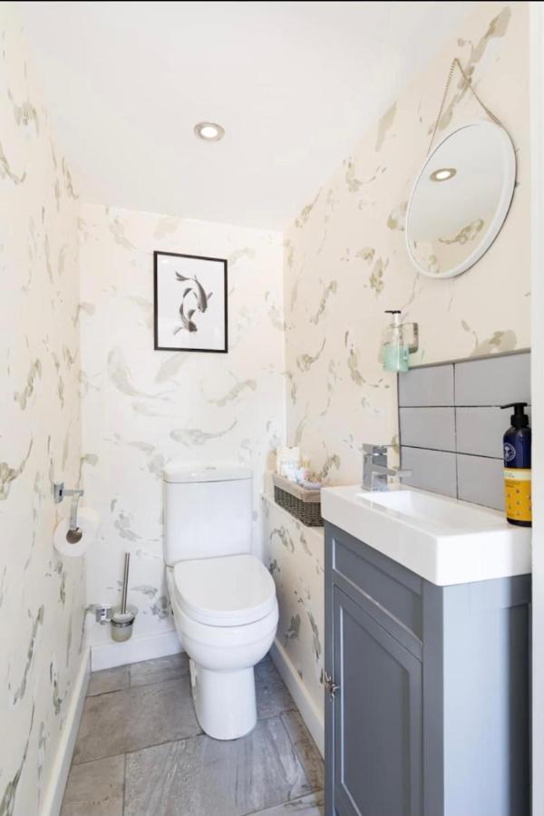 Cotswolds Lodge In Minster Lovell Extérieur photo